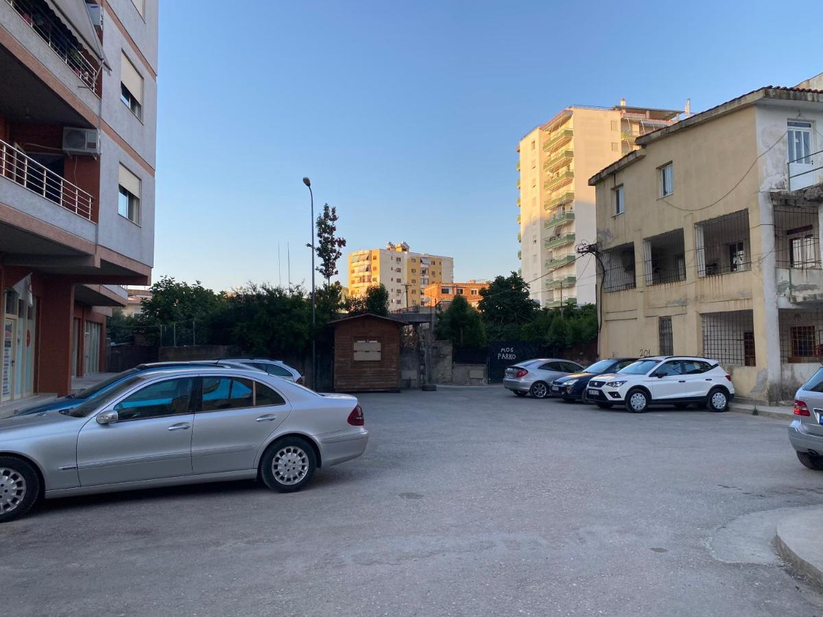Downtown Apartment Fier Esterno foto